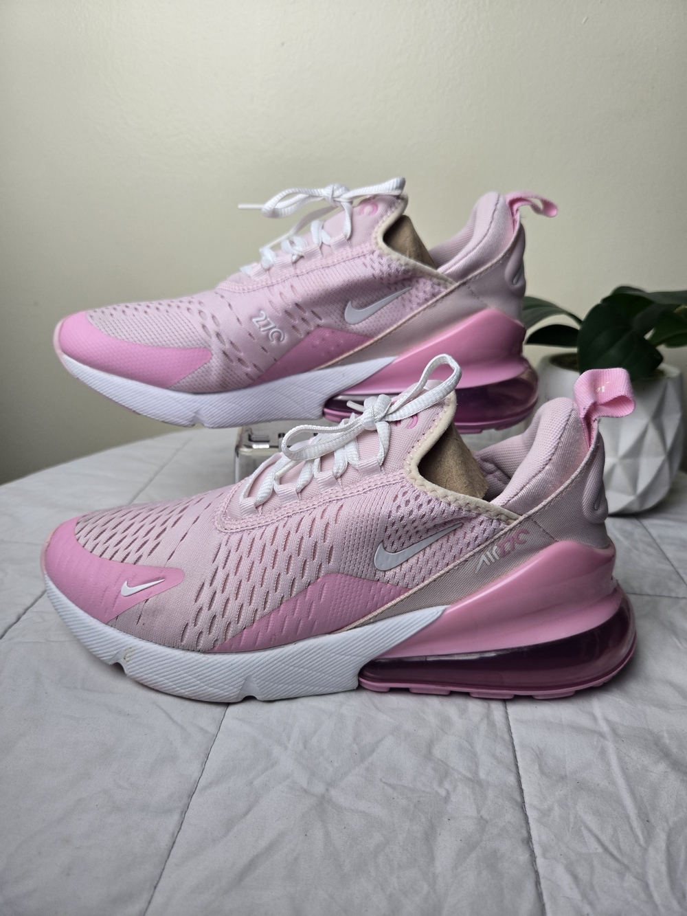 Nike Air Max 270 Women’s Pink Athletic Sneakers Size 6.5Y